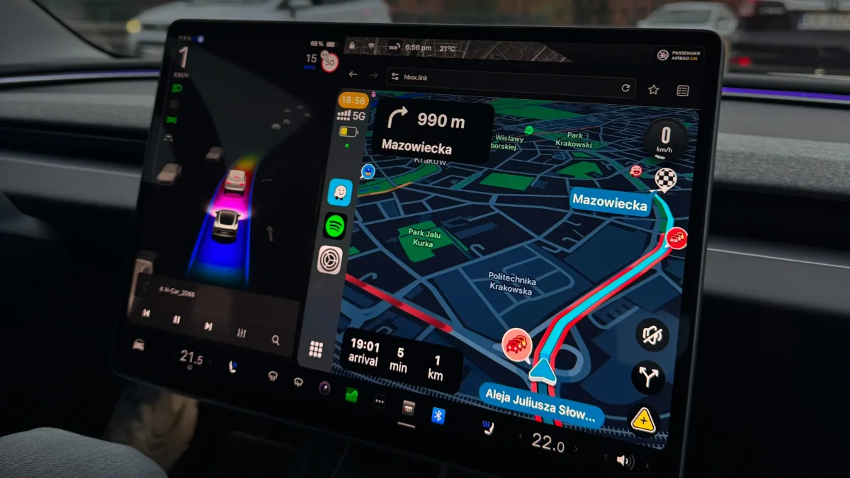 Waze, CarPlay, Android Auto în Tesla